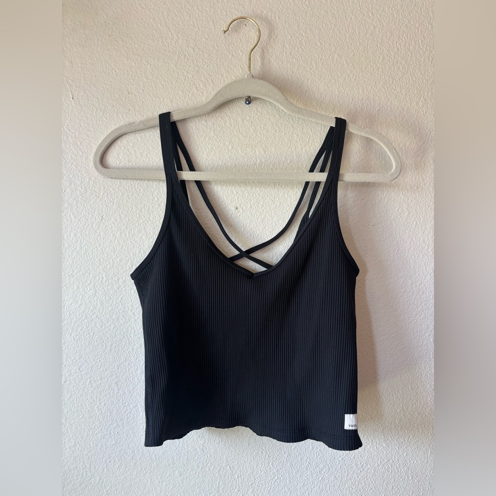 Vouri black ribbed crop active top